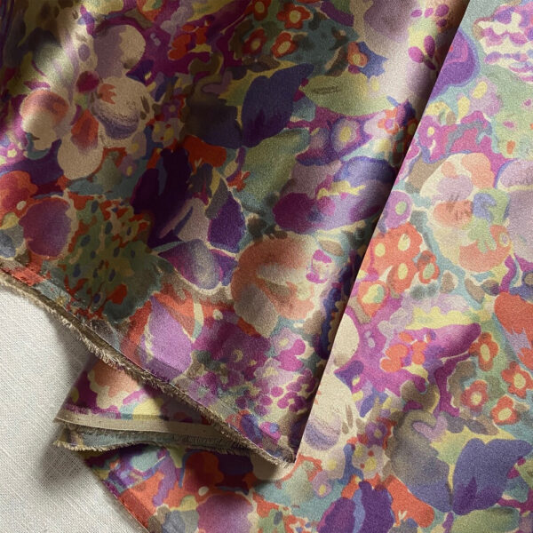 22 Momme Maulbeerseiden-T-Shirt Sandwashed Floral 22 Momme Maulbeerseiden-T-Shirt Sandwashed Floral