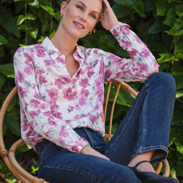 Blusa de seda plissada floral Blusa de seda plissada floral