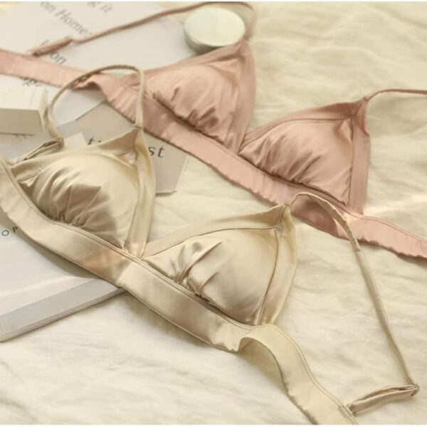 Conjunto bralette de seda com rebordo em renda Champanhe Conjunto bralette de seda com rebordo em renda Champanhe