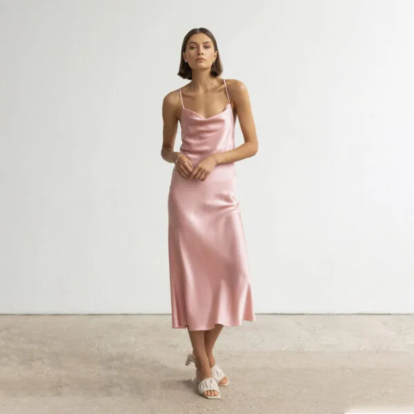 Chemise de nuit en soie col bénitier Blush Chemise de nuit en soie col bénitier Blush