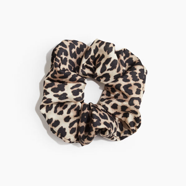 Scrunchie di seta increspato leopardato