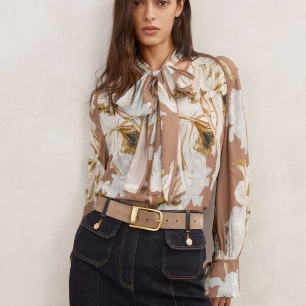 Camicia in seta dal taglio rilassato e floreale Camicia in seta dal taglio rilassato e floreale