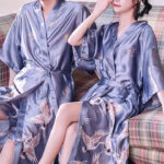 Pijama de seda elegante feito à medida